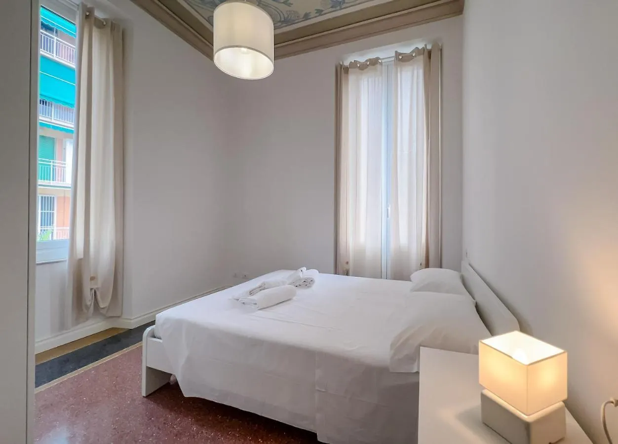 Appartamento In Villa Del '900 Varazze 0*,